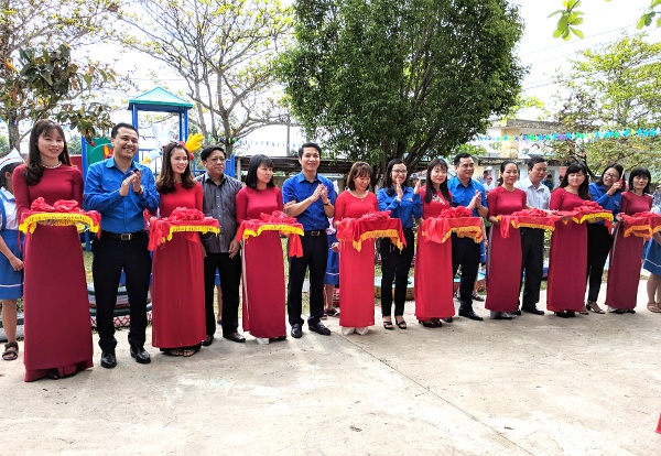 trao công trinh be boi tại truong tieu hoc